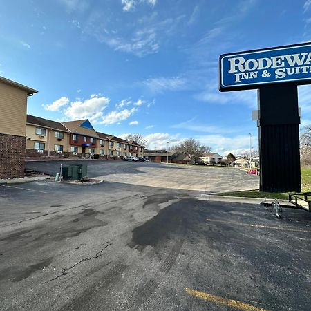 Rodeway Inn & Suites Madison East Exterior photo