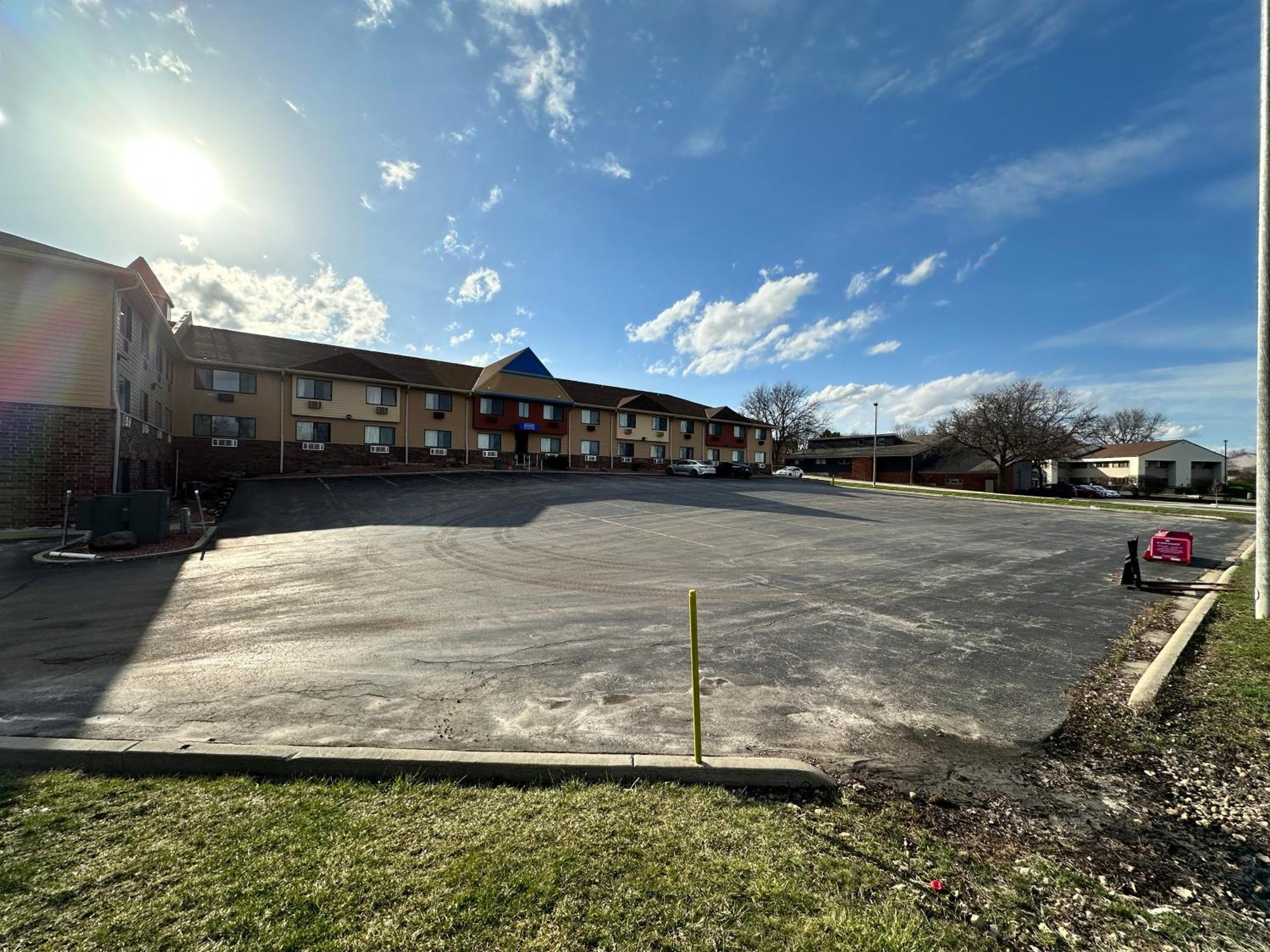 Rodeway Inn & Suites Madison East Exterior photo